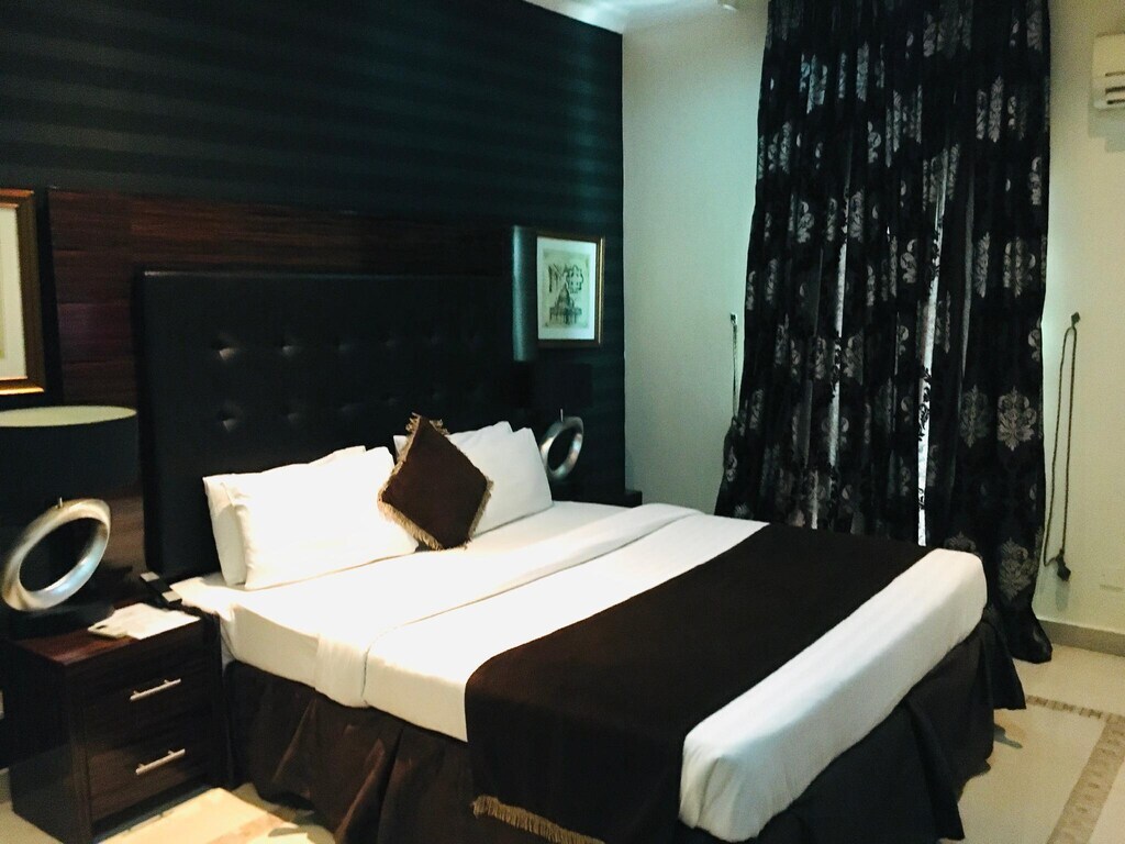 /web/uploads/116/Villa Angelia Hotel Ikoyi/room-photos/Junior suite (Main building)/junior suite.jpg